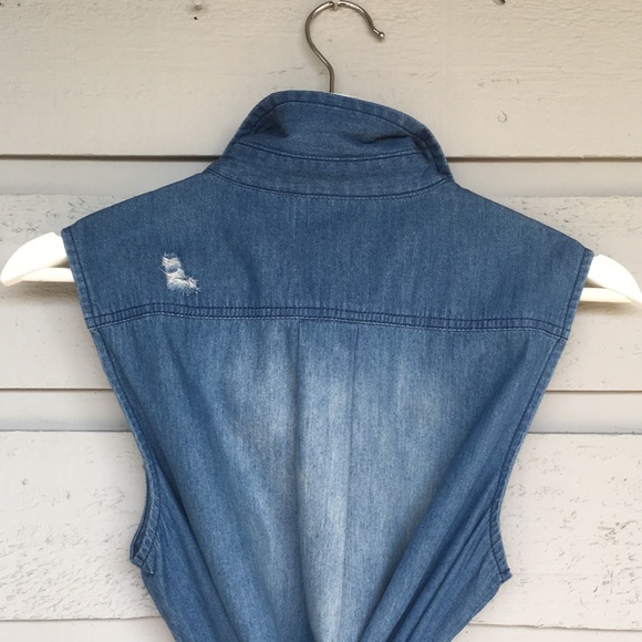 NWT CLASSIC CHAMBRAY DISTRESSED DENIM SLEEVELESS DRESS W/MOTHER OF PEARL BUTTONS - Picture 3 of 8